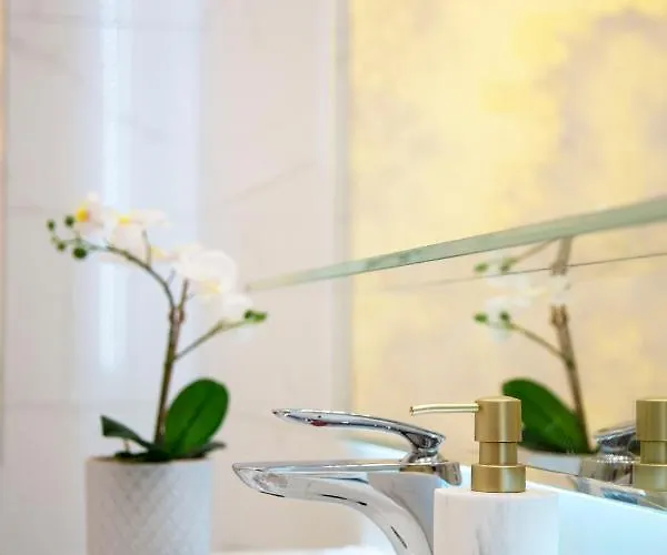 Luxurious Next To The Danube River Apartment *
