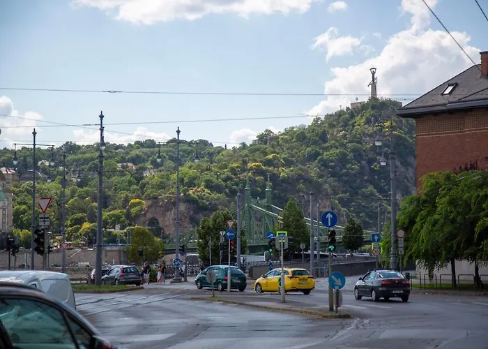 Luxurious Next To The Danube River Apartment *